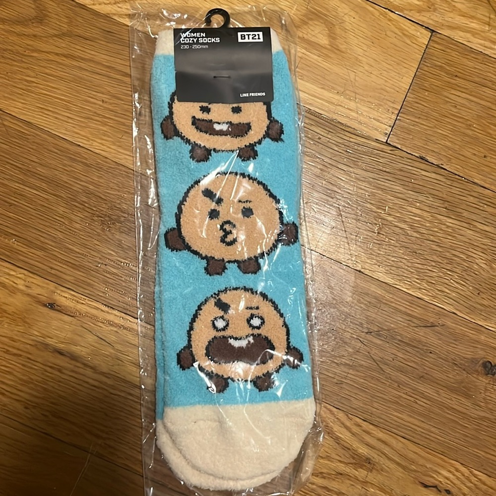 NWT BT21 Official Merchandise by Line Friends- SHOOKY Socks